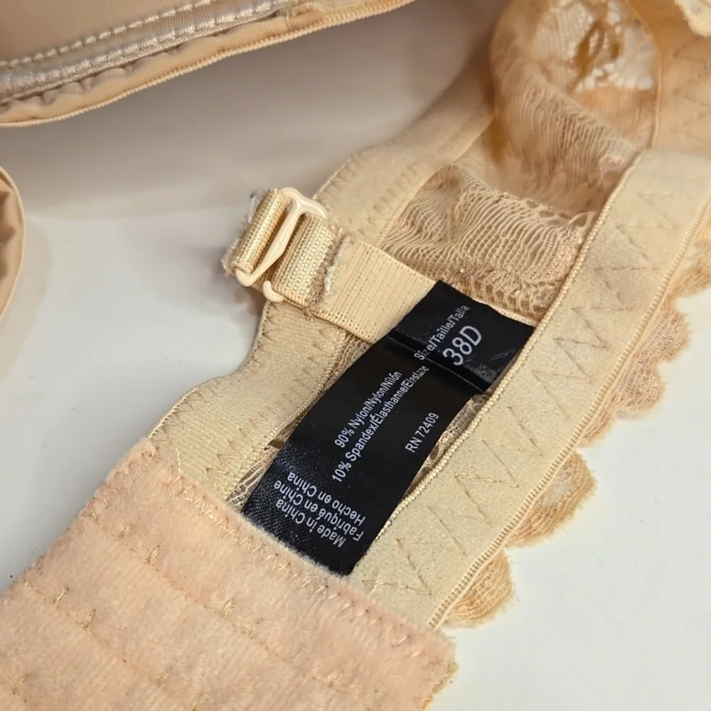 NWOT Lace Underwire Bra Cream 3 Hook Adjustable 38D